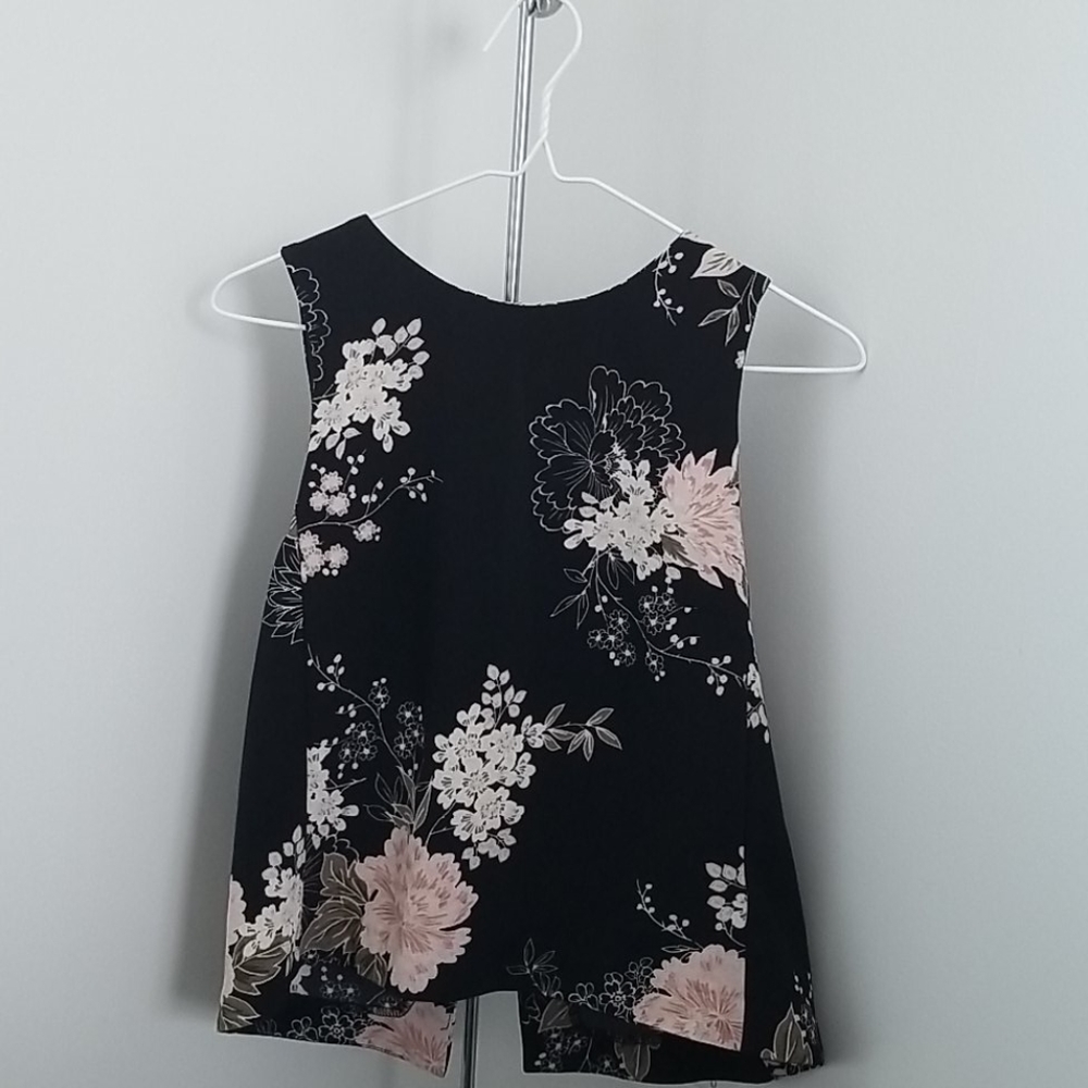 Dynamite Floral Top
